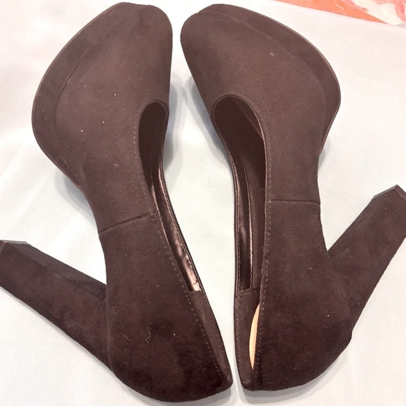 Chic Black Suede Women's Heels - Picture 1 of 4